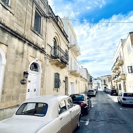 Free Breakfast, Pool, Spacious Aircon Hideaway * Mosta