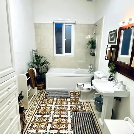 Accommodatie bij particulieren Free Breakfast, Pool, Spacious Aircon Hideaway