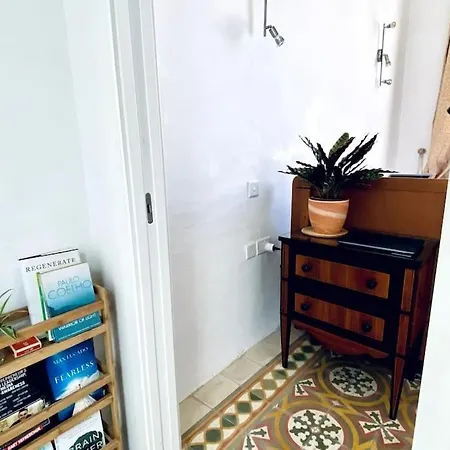 Free Breakfast, Pool, Spacious Aircon Hideaway *