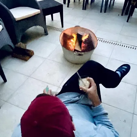 Free Breakfast, Pool, Spacious Aircon Hideaway Accommodatie bij particulieren *