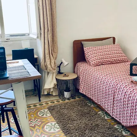 Free Breakfast, Pool, Spacious Aircon Hideaway Accommodatie bij particulieren