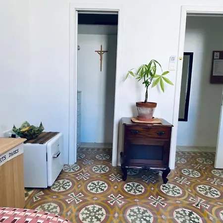 Free Breakfast, Pool, Spacious Aircon Hideaway Accommodatie bij particulieren *