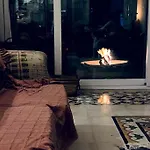 Homestay Free Breakfast, Pool, Spacious Aircon Hideaway Mosta
