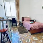 Free Breakfast, Pool, Spacious Aircon Hideaway Homestay *
