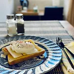 Homestay Free Breakfast, Pool, Spacious Aircon Hideaway *