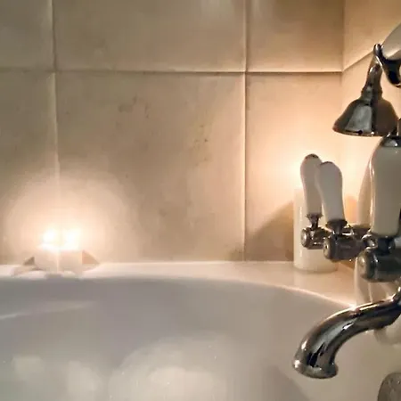 Free Breakfast, Pool, Spacious Aircon Hideaway 莫斯塔