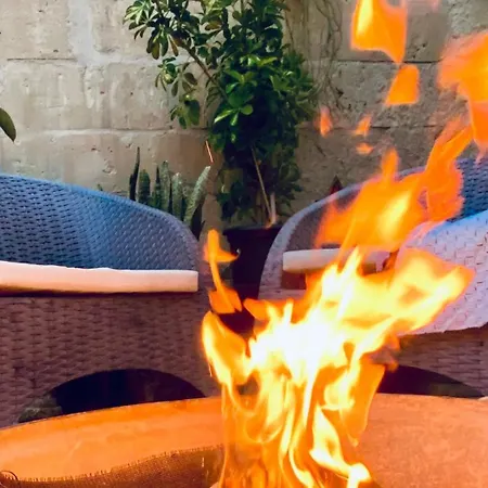 منزل للإقامة Free Breakfast, Pool, Spacious Aircon Hideaway موستا