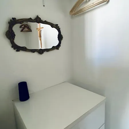 Free Breakfast, Pool, Spacious Aircon Hideaway *