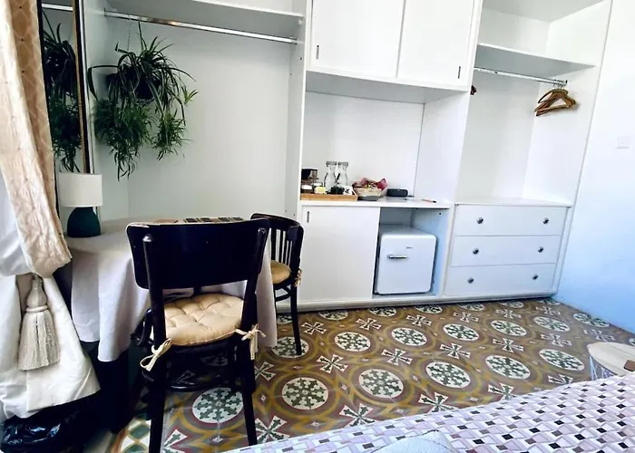 Gazde/Camere de închiriat Free Breakfast, Pool, Spacious Aircon Hideaway Mosta