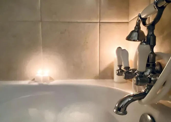 Free Breakfast, Pool, Spacious Aircon Hideaway Mosta