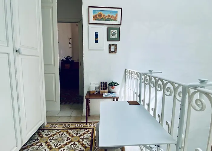 Free Breakfast, Pool, Spacious Aircon Hideaway