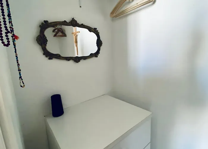 Free Breakfast, Pool, Spacious Aircon Hideaway *