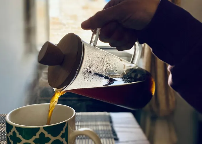 Free Breakfast, Pool, Spacious Aircon Hideaway * 莫斯塔