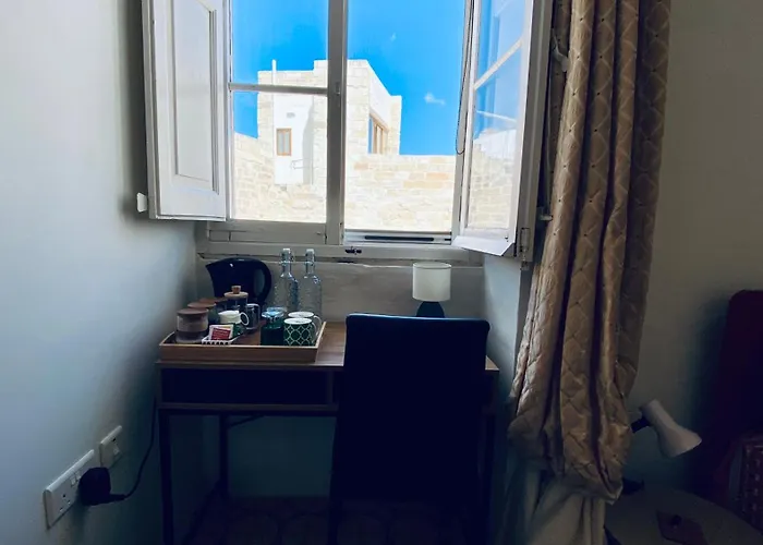 Free Breakfast, Pool, Spacious Aircon Hideaway * Mosta